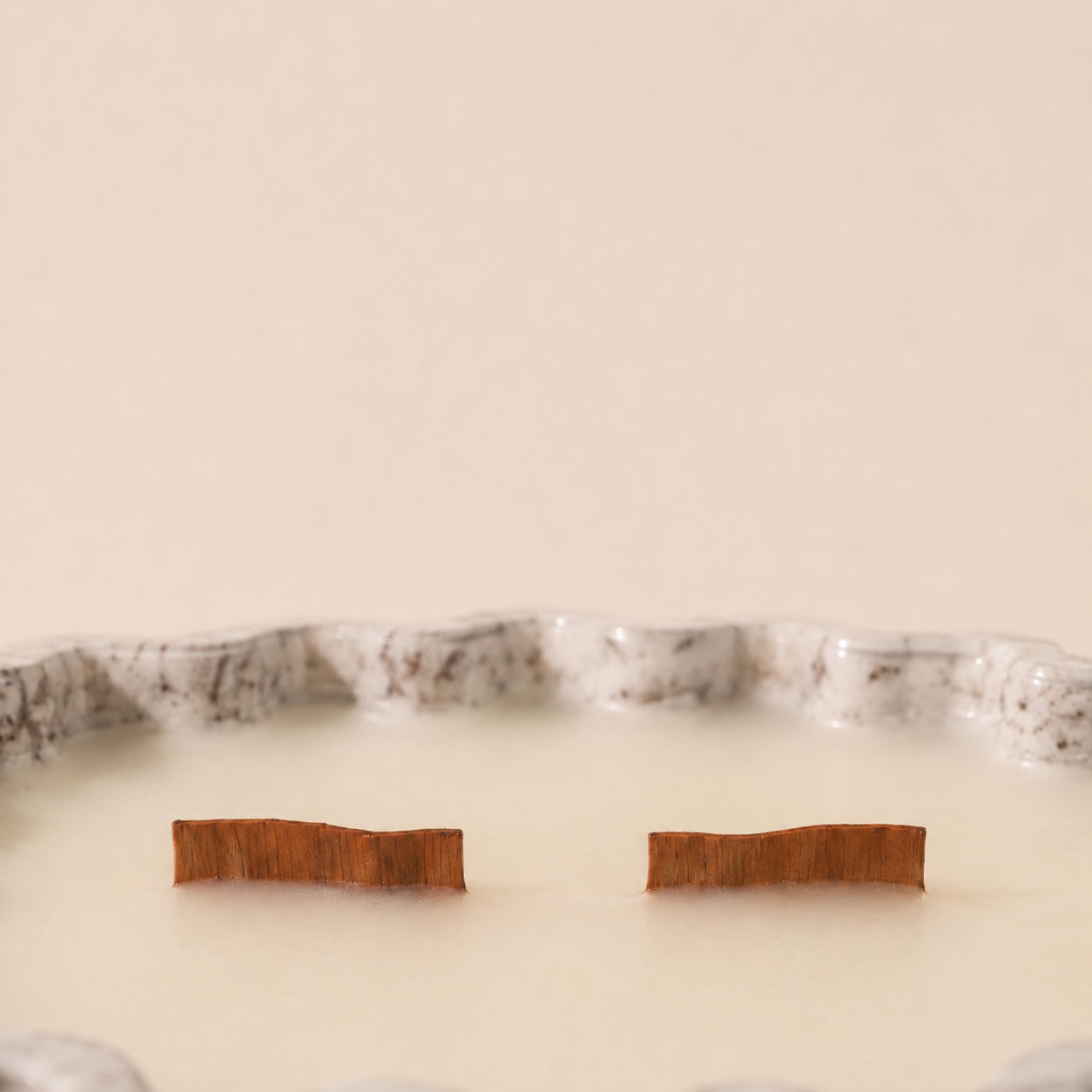 Alba Serena Negro – Vela Aromática de Bambú y Flor de Loto