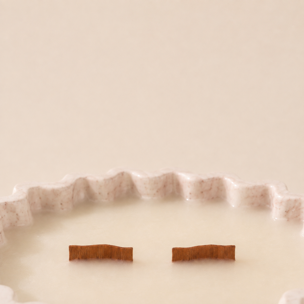 Alba Serena Beige – Vela Aromática de Bambú y Flor de Loto